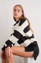 Load image into Gallery viewer, Aubrey Zipper Detailed Shorts
