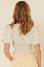 Load image into Gallery viewer, Floral Puff Sleeve Top
