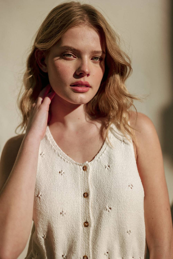 T6475   SLEEVELESS BUTTON FRONT SCALLOPE HEM KNIT TOP