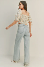 Load image into Gallery viewer, Maddie Foral Crop Top
