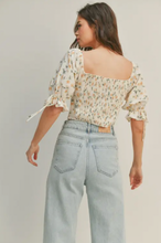 Load image into Gallery viewer, Maddie Foral Crop Top

