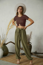 Load image into Gallery viewer, C-Ring Ribbed Crop Top
